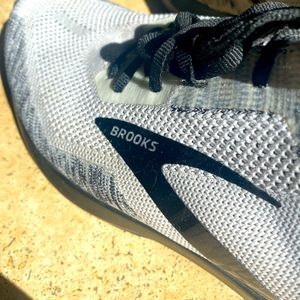 Mens Brooks Levitate 4